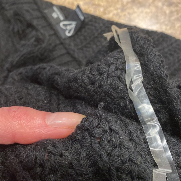 Windsor Black Knot Fringe Black Sweater XS - Picture 13 of 15